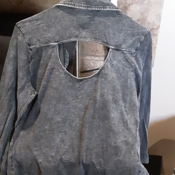 Button down shirt - Picture 2 of 3